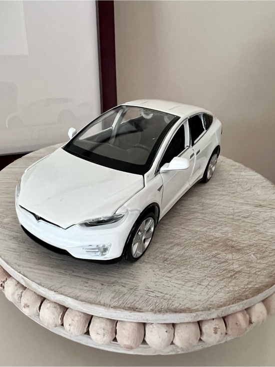 Tesla Other - Used Tesla Model X Diecast Car Toy - White